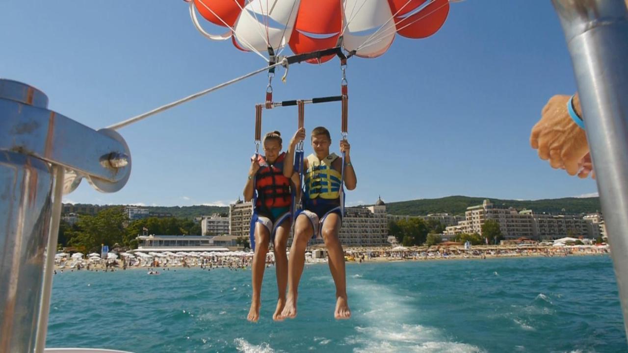 Admiral Hotel Golden Sands Exterior photo Parasailing in Mallorca, Spain