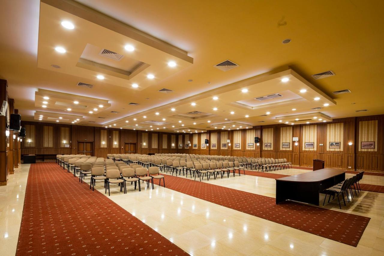 Admiral Hotel Golden Sands Exterior photo The main conference hall