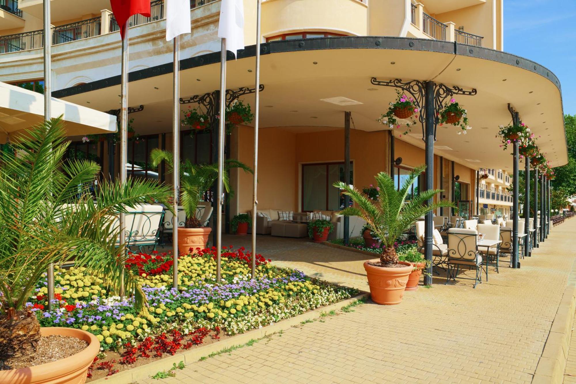 Admiral Hotel Golden Sands Exterior photo