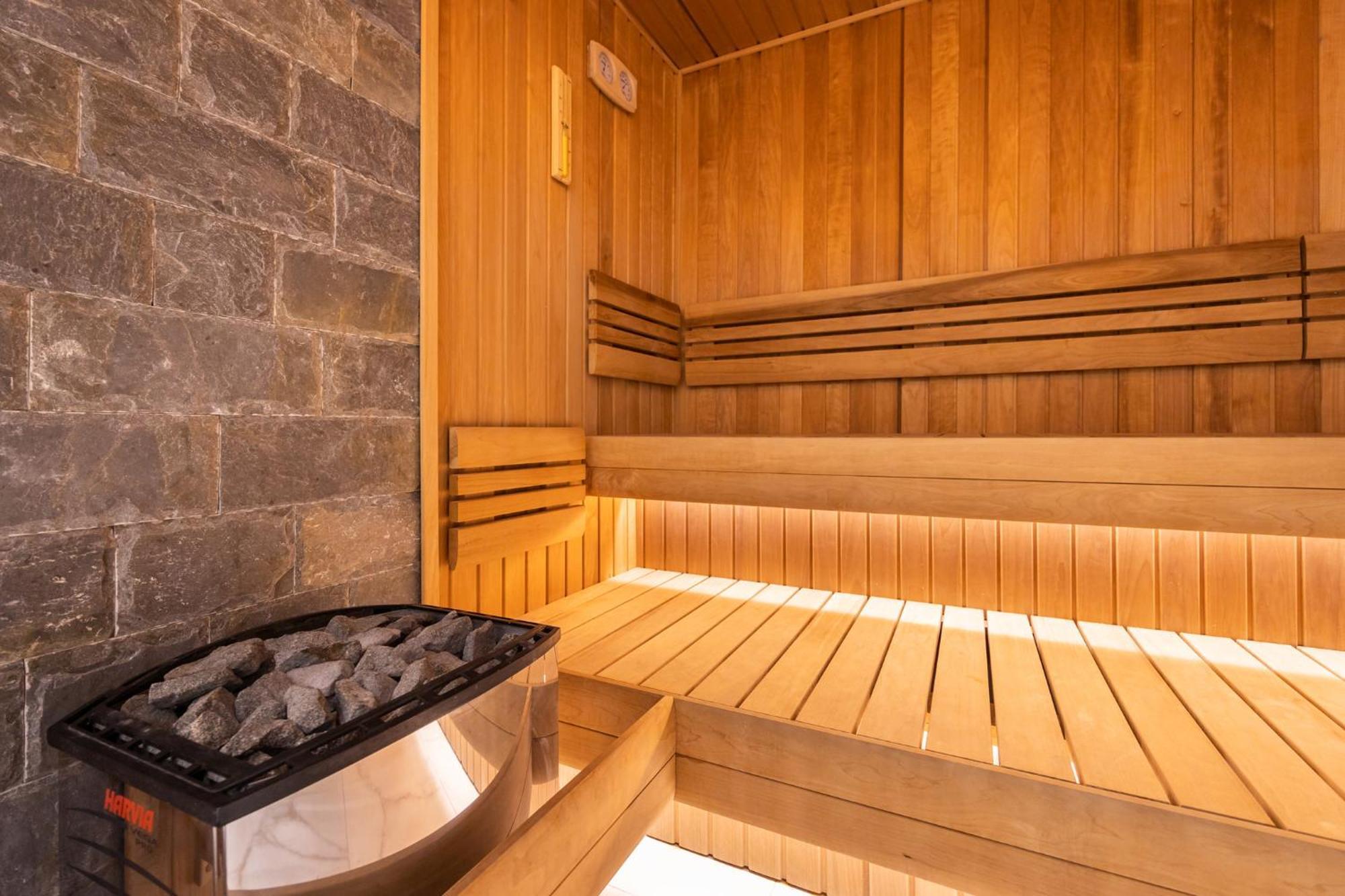 Admiral Hotel Golden Sands Exterior photo A modern Finnish sauna